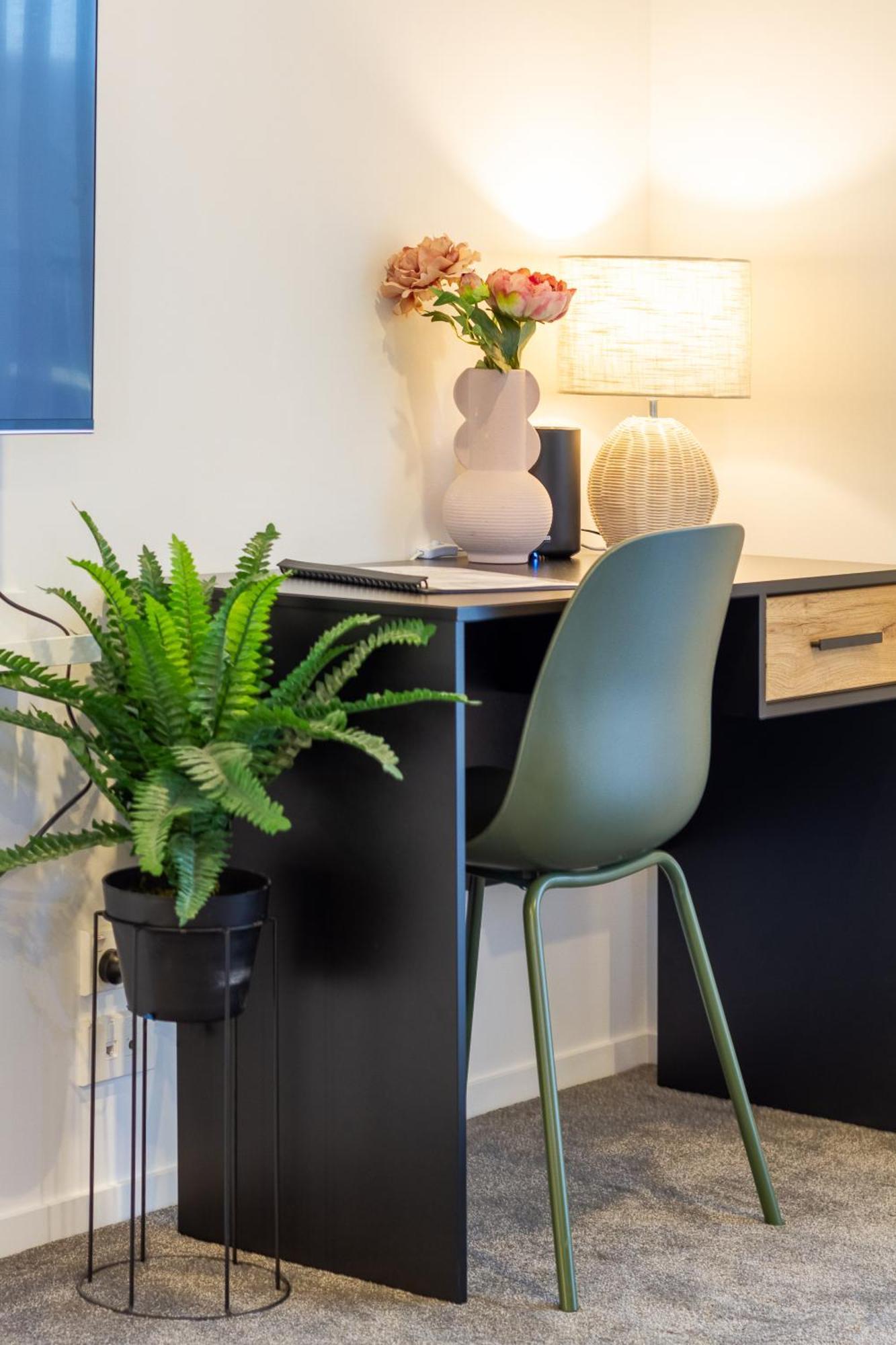 Luxury Studio With Balcony - Close To Supermarket Christchurch Exterior foto
