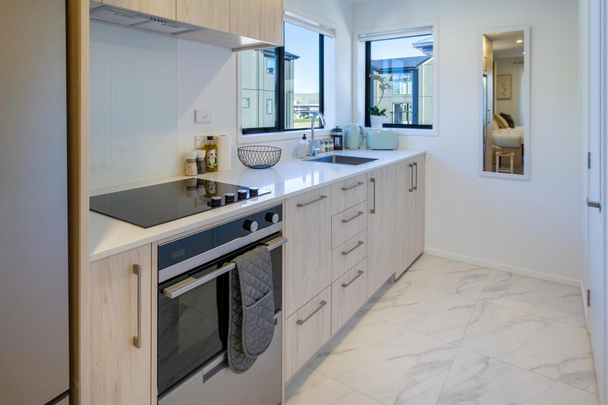Luxury Studio With Balcony - Close To Supermarket Christchurch Exterior foto