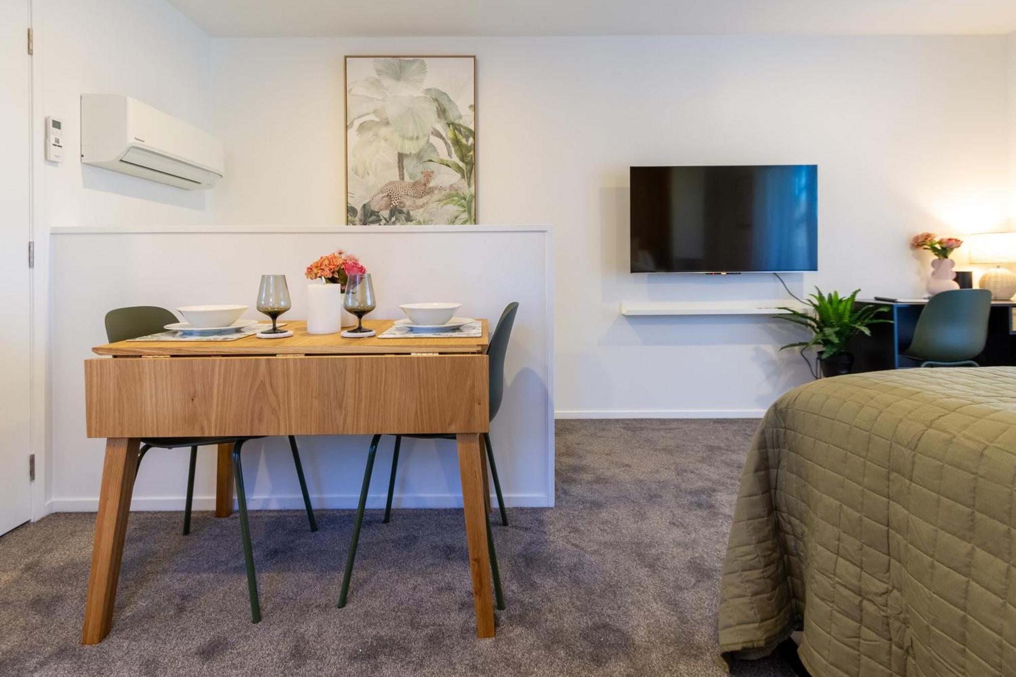 Luxury Studio With Balcony - Close To Supermarket Christchurch Exterior foto